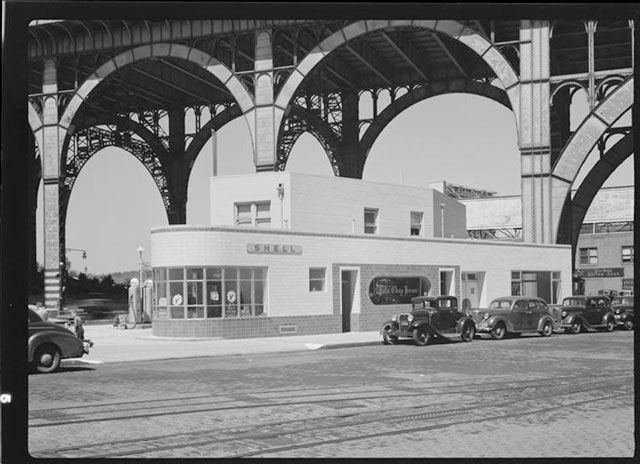 6/21/1941 â 125th Street. Gas station.